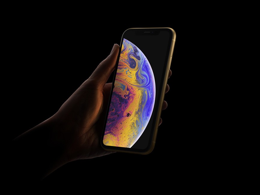 iPhone Xr in Hand Mockup  mockup, free mockup, psd mockup, mockup psd, free psd, psd, download mockup, mockup download, photoshop mockup, mock-up, free mock-up, mock-up psd, mockup template, free mockup psd, presentation mockup, branding mockup, free psd mockup